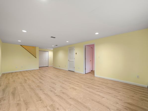 403 Dogwood Ct #403