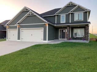 1807 Fieldstone Rd SW, Rochester, MN 55902