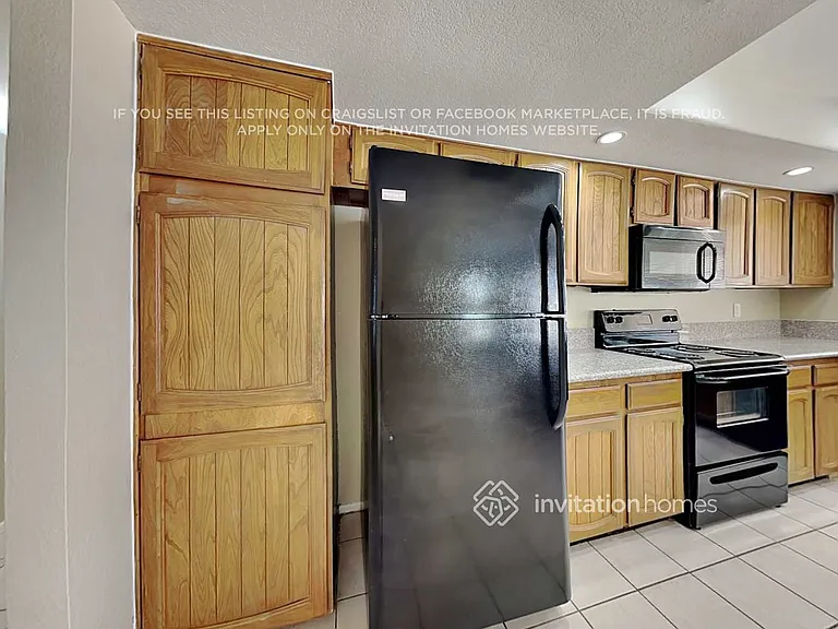 5634 W Altadena Ave — Photo 7