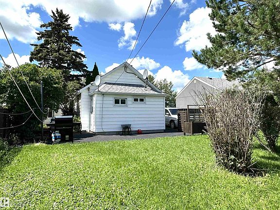 2nd image of 825 2nd St
