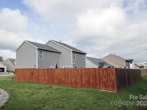 5th image of 585 Gentle Breeze Ln
