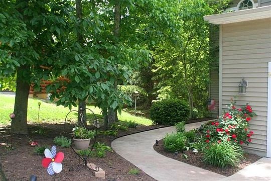 3rd image of 1588 Brabamhurst Dr