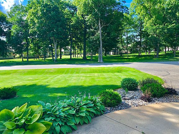 5th image of 733 S Geneva Golf Club Dr NE