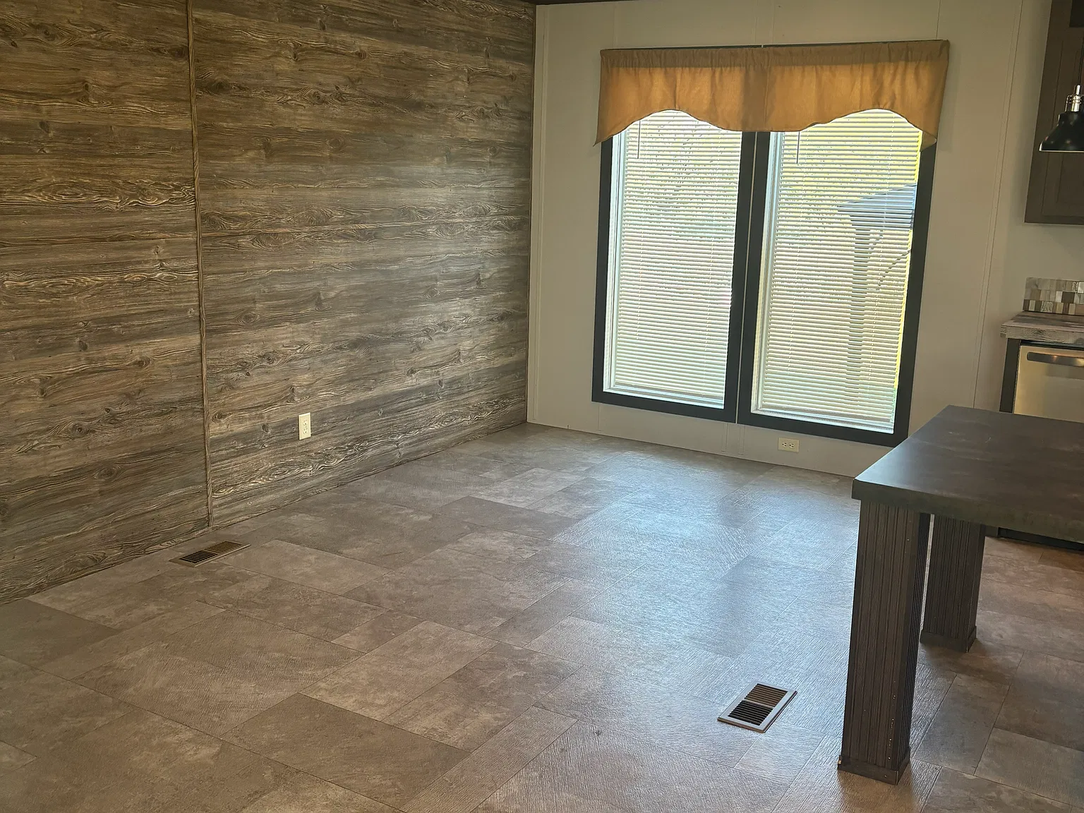 4 bed, 1792 sqft, $2,250 — Photo 2