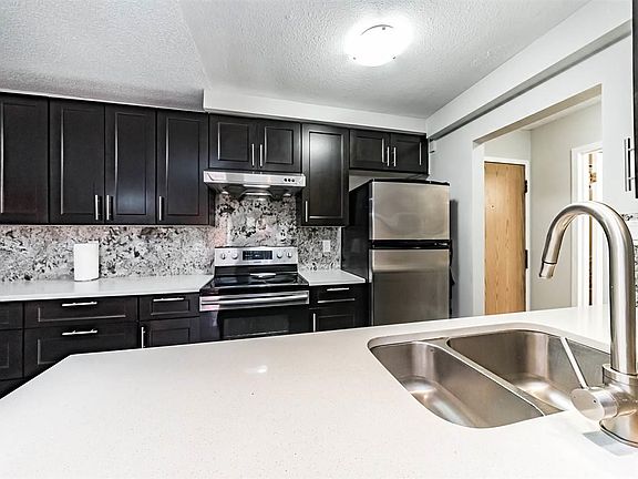 5th image of 9847 Manchester Dr #118