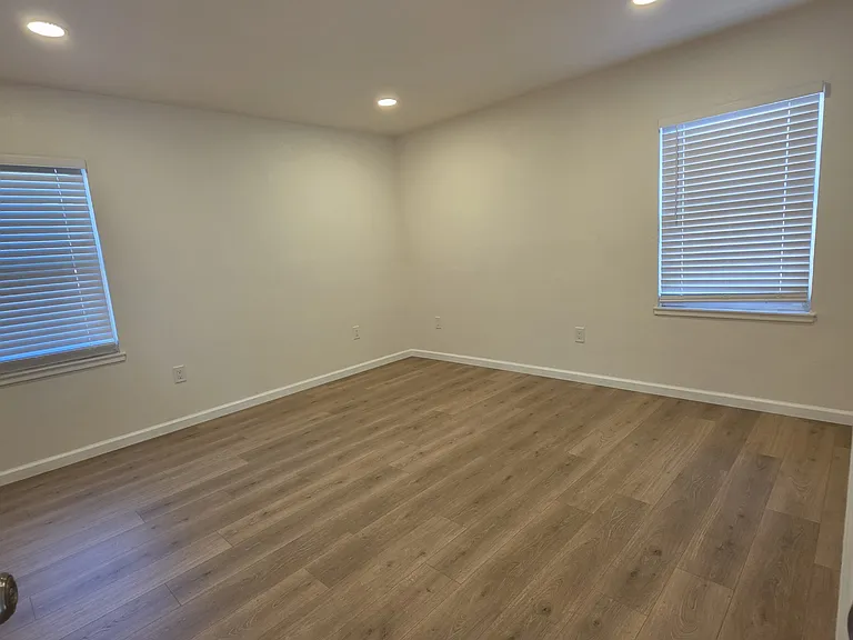1086 Mersey Ave — Photo 26