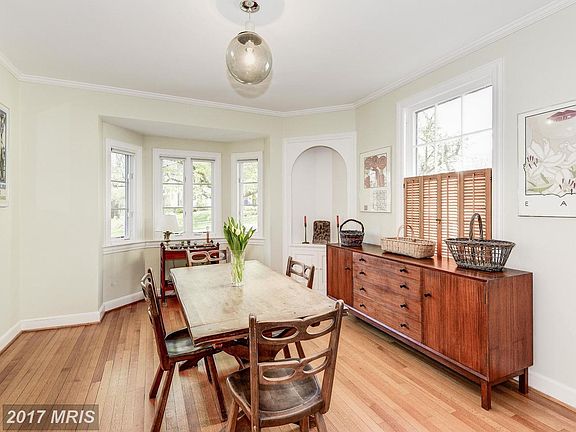 3rd image of 4816 Drummond Ave