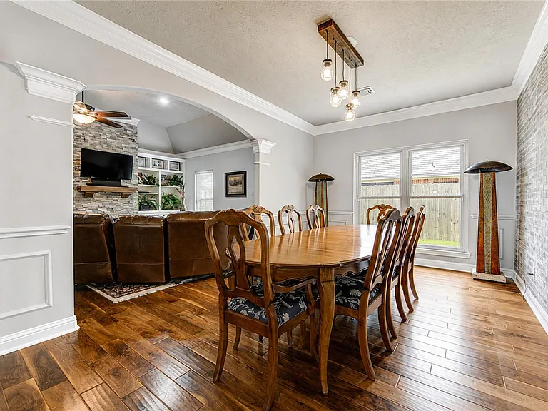 1811 Emerald Green Dr — Photo 15
