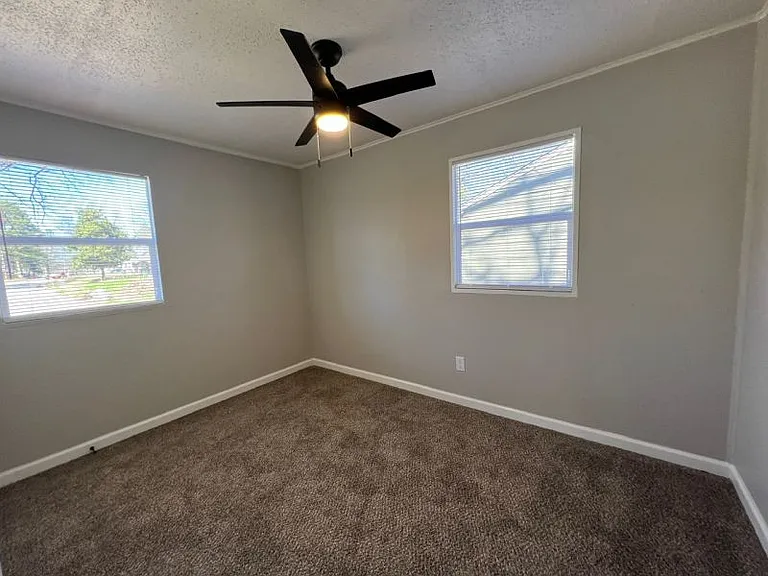 1267 Canfield Ave — Photo 8