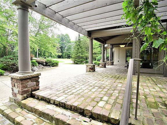 2nd image of 1222 Ledgewood Dr