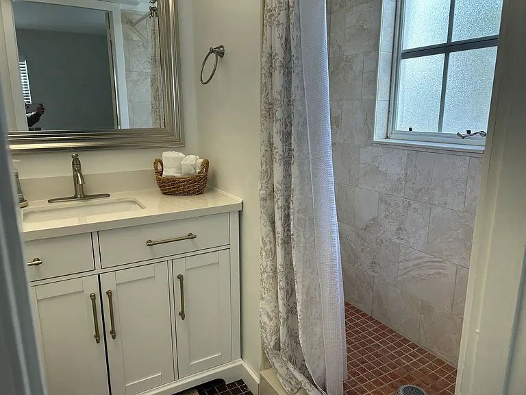 1220 Lakeside Dr — Photo 23