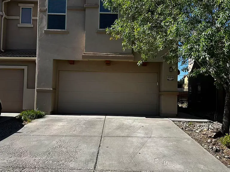 10916 Fort Point Ln NE — Photo 1