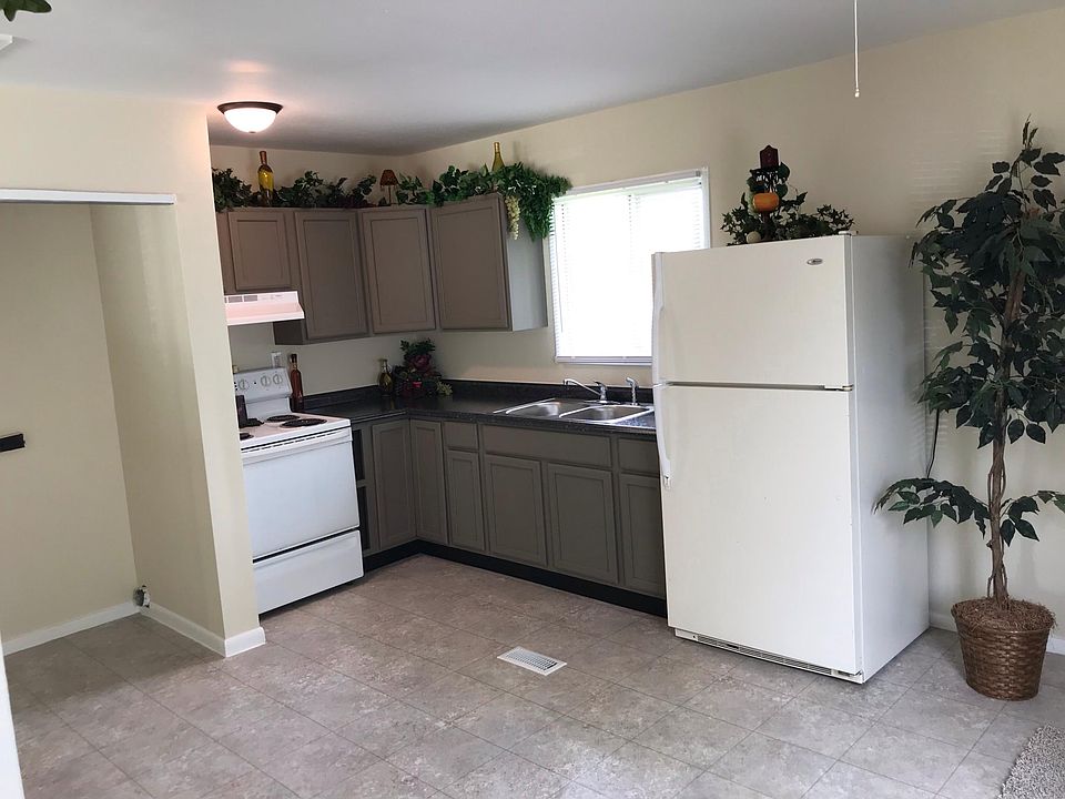 1st image of 3231 N Fuller Dr