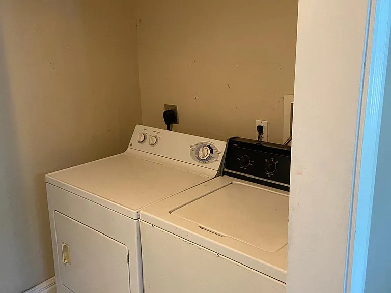 837 S Logan St — Photo 4