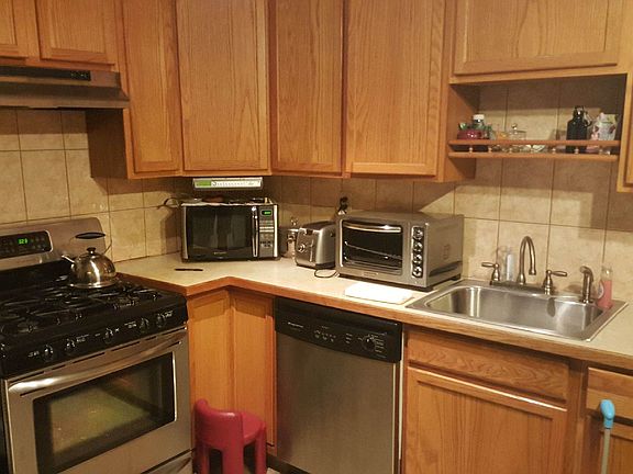 Kitchen 225 W Abbottsford Ave