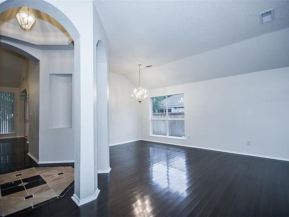 3rd image of 1308 Estate Ln