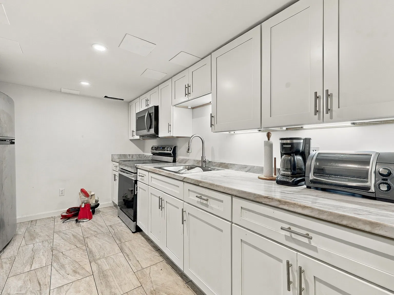 3 bed, 2131 sqft, $4,000 — Photo 1