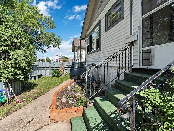 4th image of 11725 97th St NW