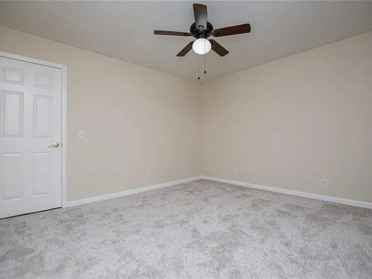 1499 Stonington Ct — Photo 32