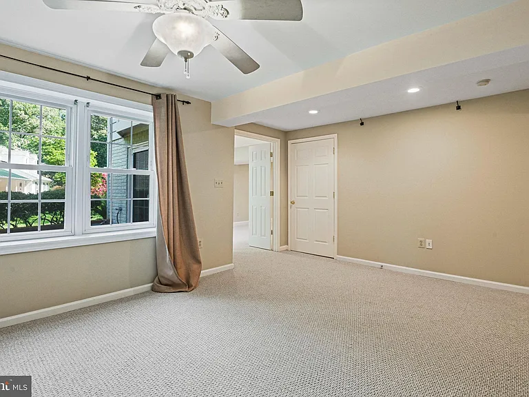 11919 Latigo Ln — Photo 31