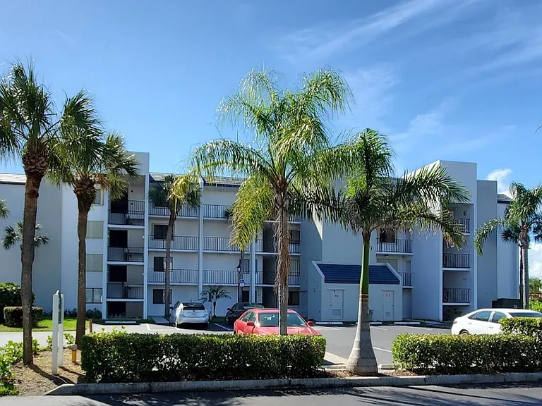 1605 S US Highway 1 #F203 — Photo 28