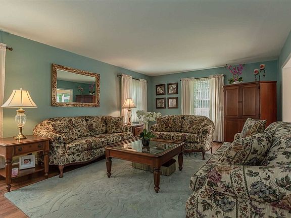 4th image of 16 Beaverdale Ln