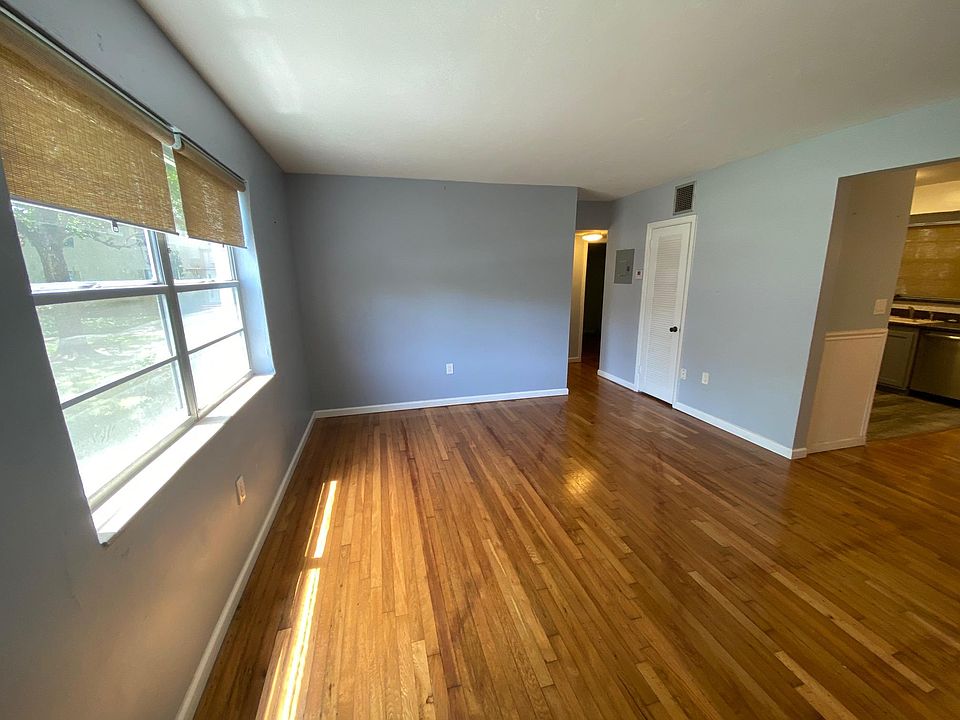 Living room (front lawn view)