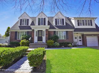 16 Royal Oak Rd, Staten Island, NY 10314