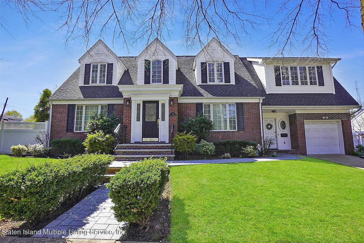 16 Royal Oak Rd photo 1