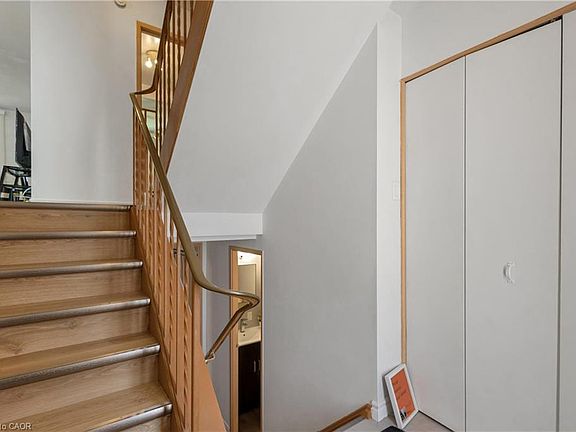 4th image of 427 Keats Way #2