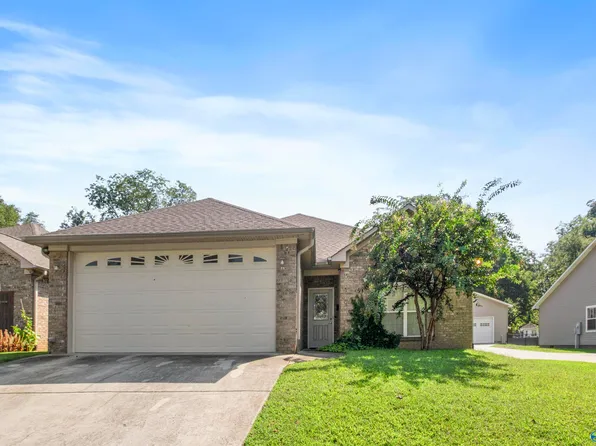 208 S Walnut St, Boaz, AL 35957