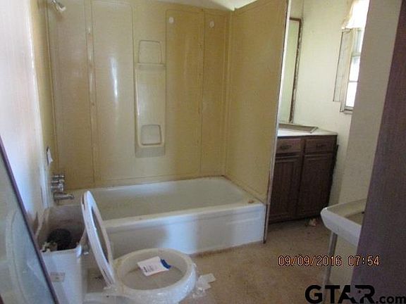 4th image of 1821 Garland Dr