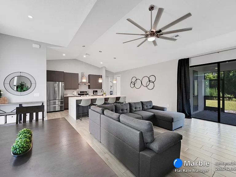 4618 Catalina Ln — Photo 24
