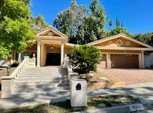 18304 Lake Encino Dr, Encino, CA 91316