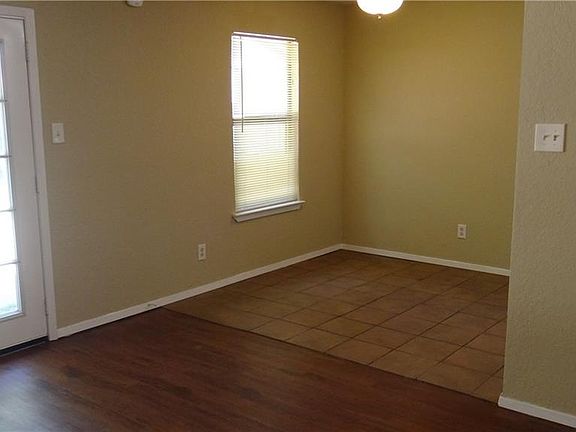 3rd image of 2001 Paisley St