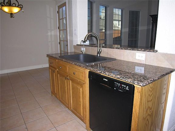 3rd image of 2005 Creekway Dr