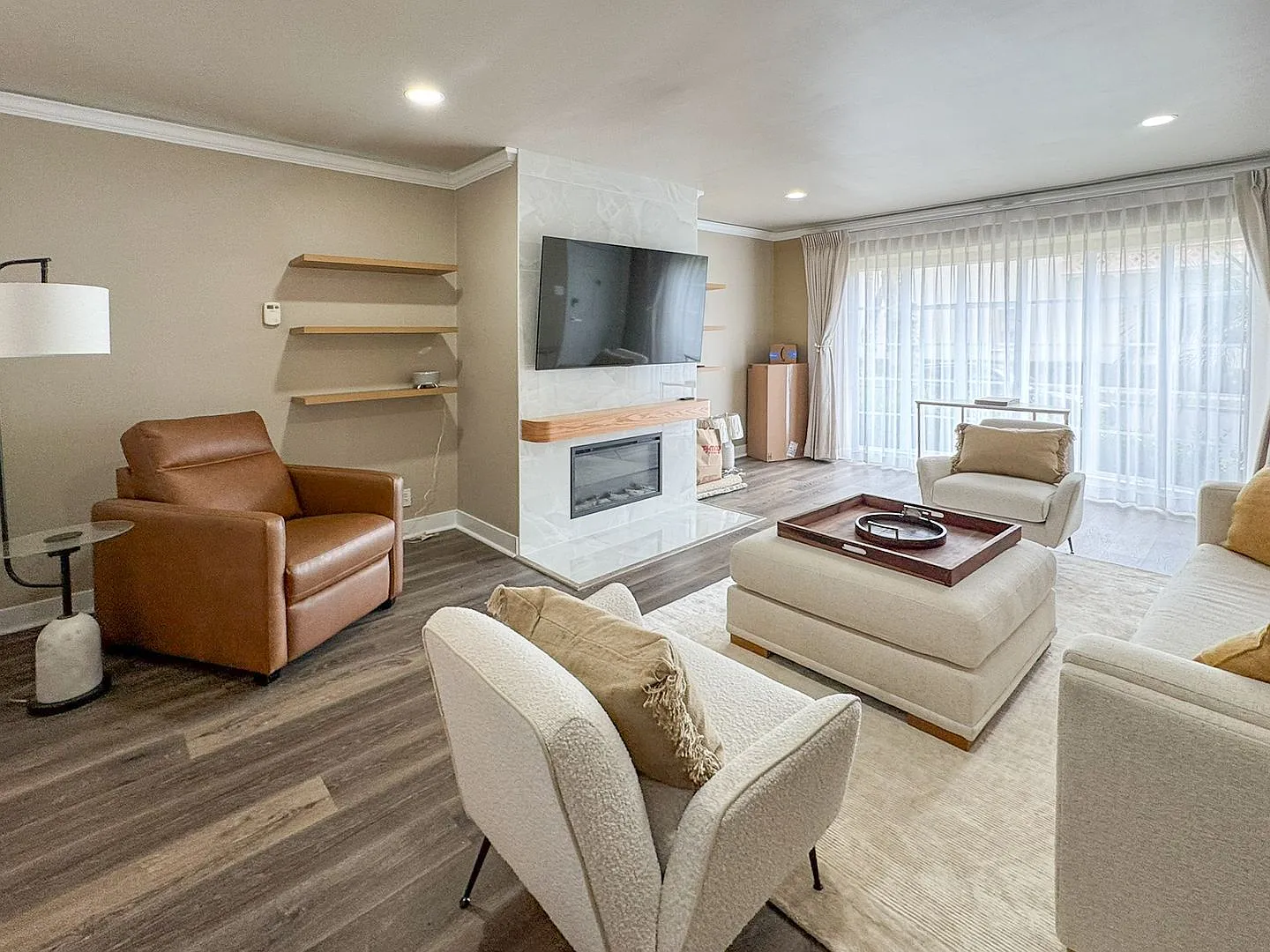 Charming 2-Bedroom in the Heart of Beverly Hills — Photo 2
