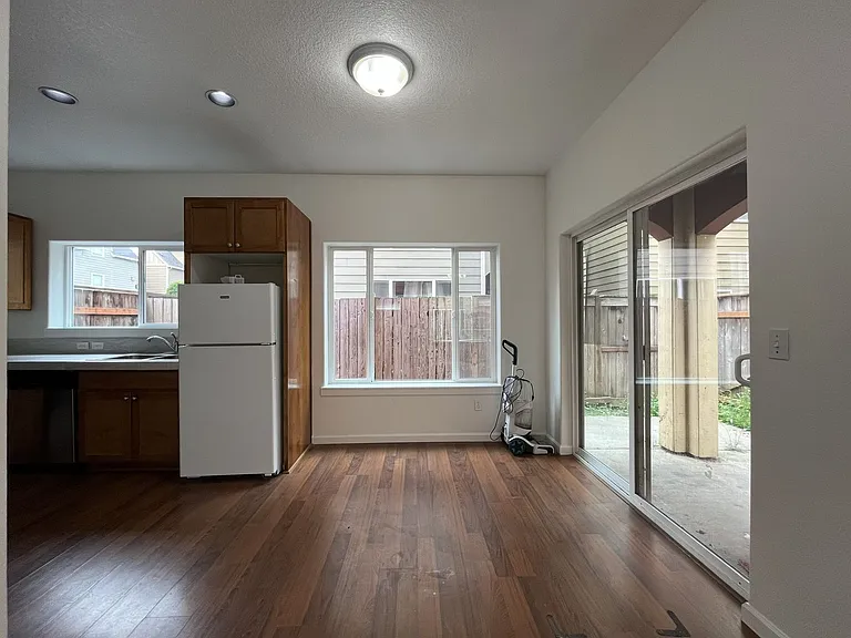 1517 SE 127th Ave #9 — Photo 11