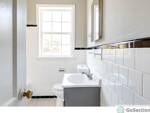 4th image of 1421 Willis St