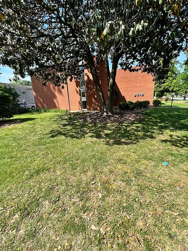 1 bed, 1.0 bath, $895 — Photo 2