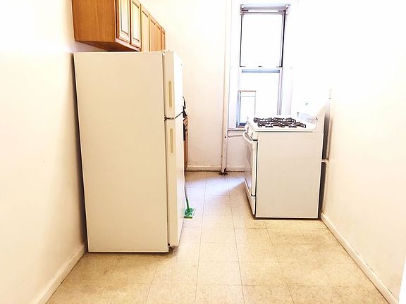 4th image of 2824 42nd St APT 4C