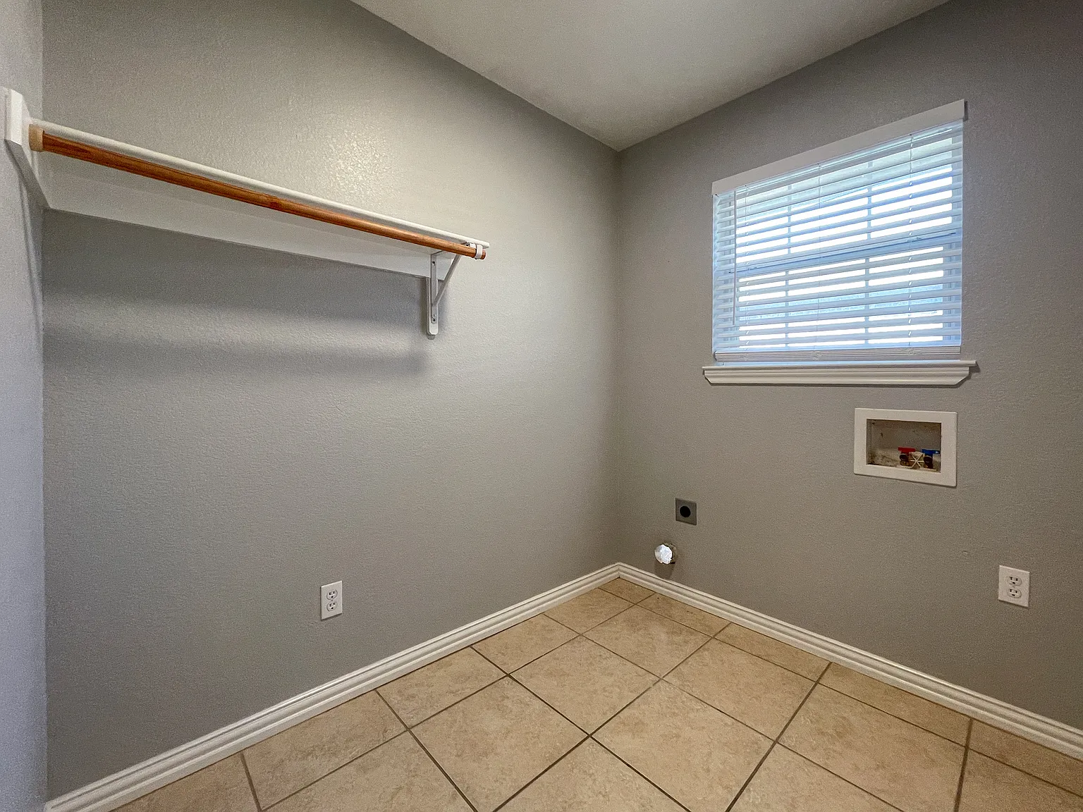 3 bed, 1634 sqft, $1,900 — Photo 4