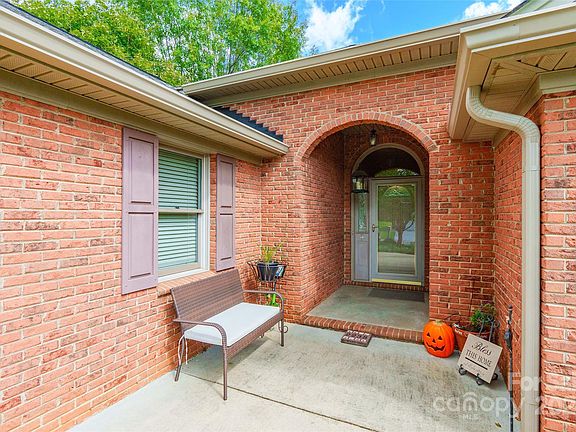 2nd image of 2238 Veery Ln