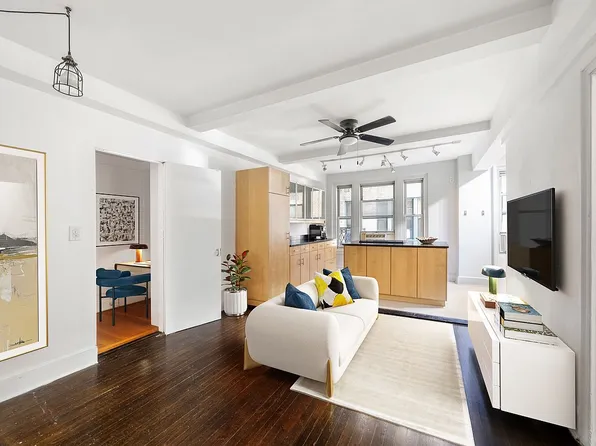 325 W 45th St APT 205, New York, NY 10036