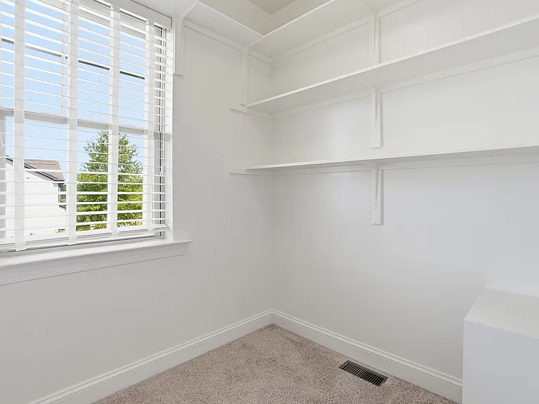 4th Bedroom walk-in closet