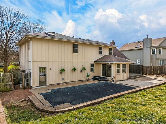4th image of 1525 NE Yorkshire Dr