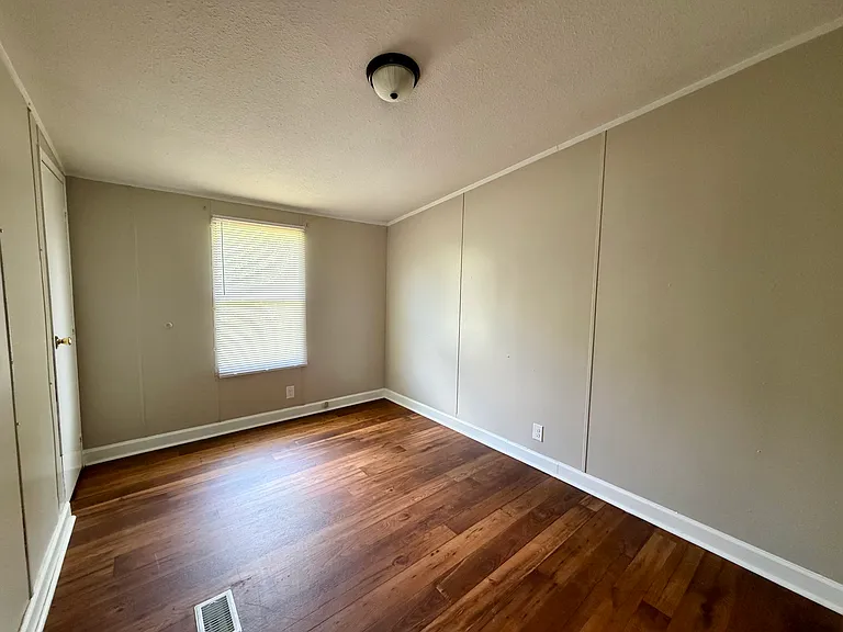 44 English Ct — Photo 5