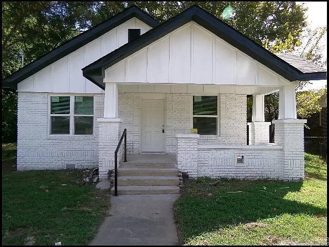 2504 E Washington Ave