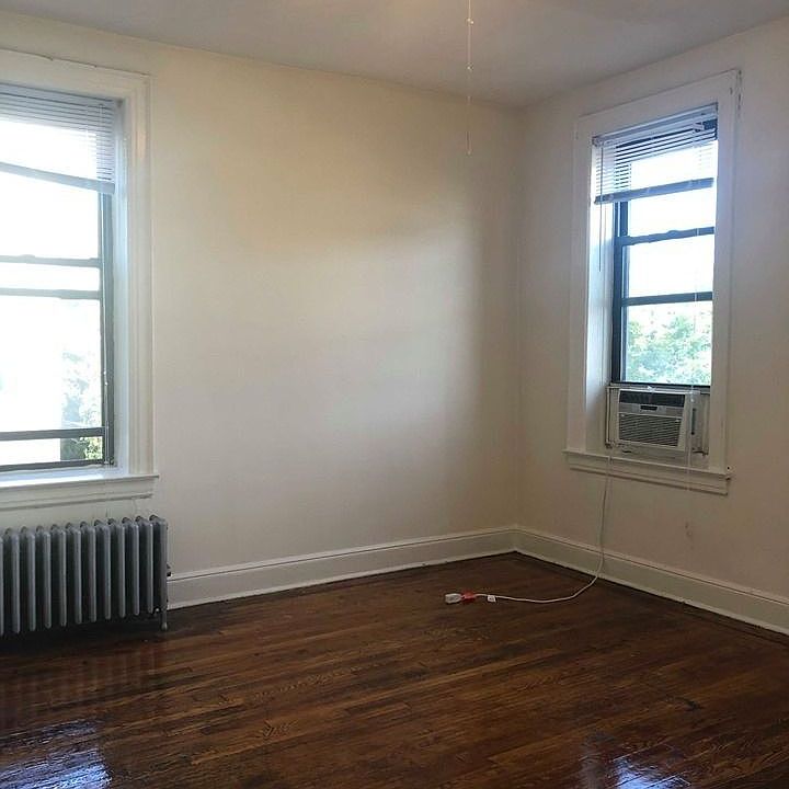2nd image of 179 Gelston Ave APT 3C