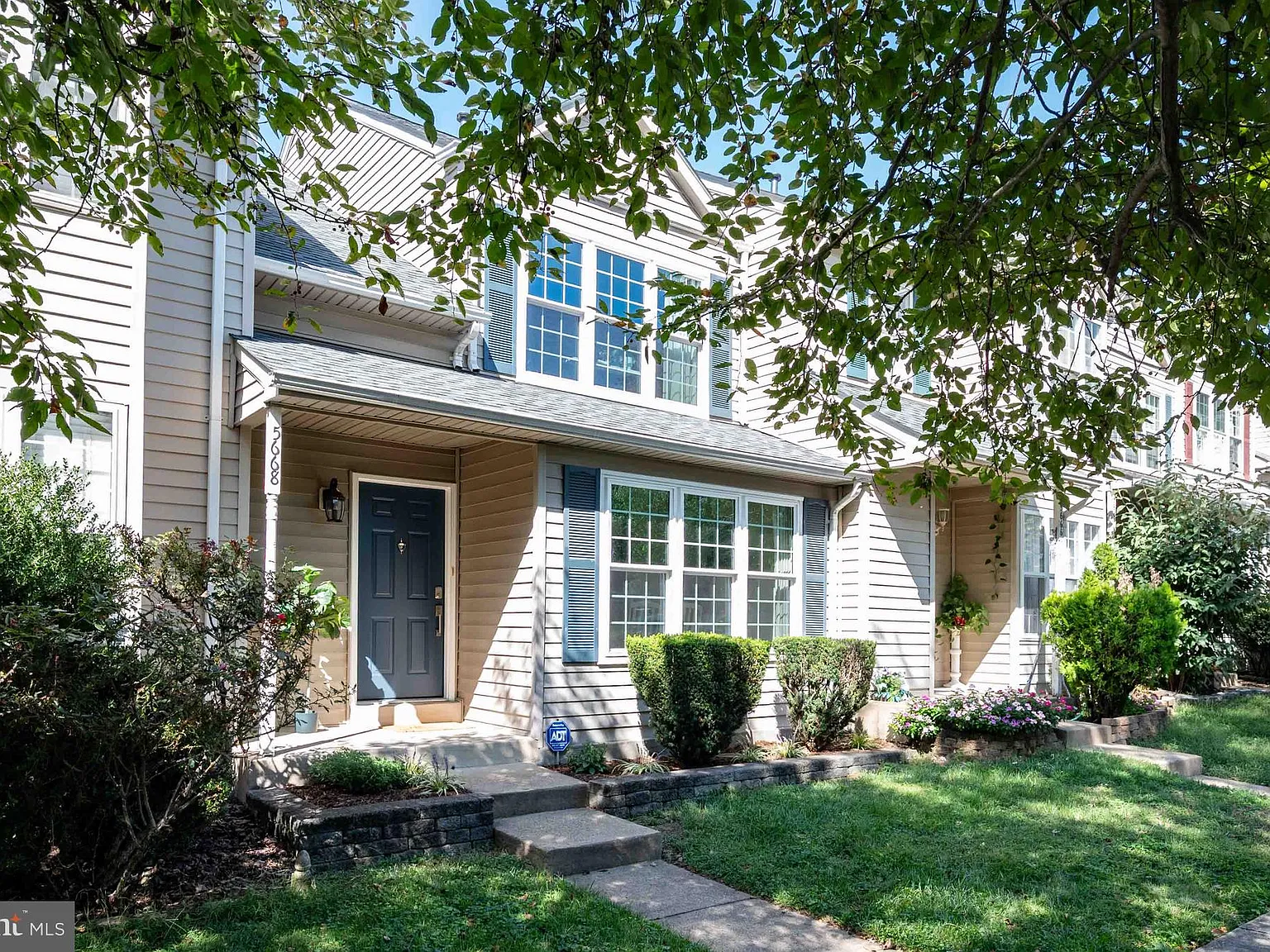 2 bed, 4.0 bath, 2051 sqft, $2,600 — Photo 4